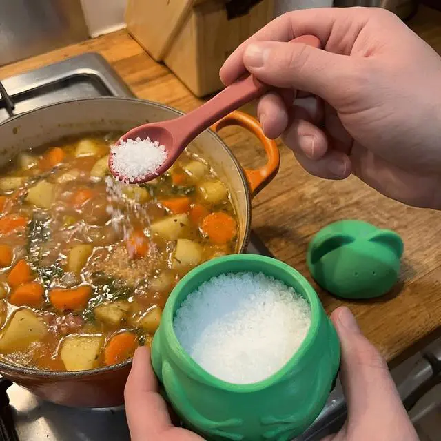 Alt view image 5 of 7 - 3D Printed Multi-functional Plastic Seasoning Container, Practical Decorative Frog Salt Containers, with Lid and Spoon