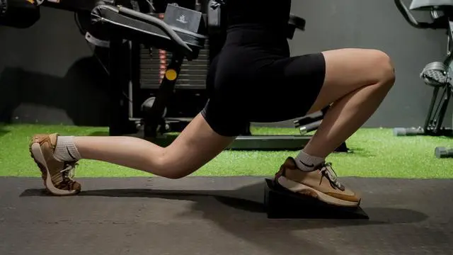 Alt view image 4 of 7 - 2 PCS Squat Wedge - Durable Slant Board for Calf Stretching, Can Support up to 1,500 lbs, Carry Bag, Non-slip pad Included