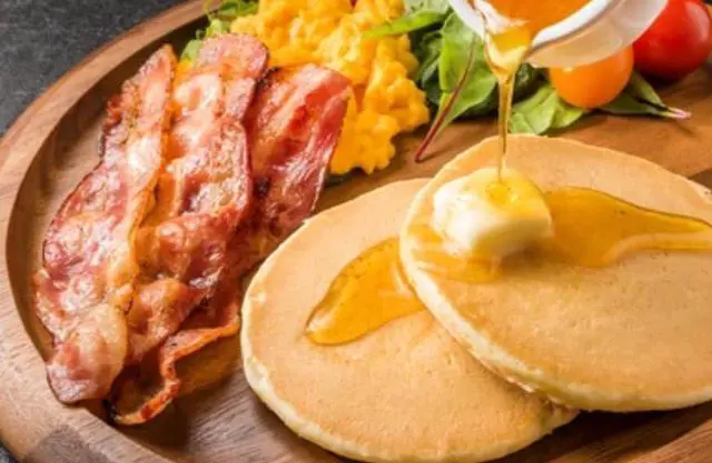 Alt view image 2 of 7 - Premium Nonstick Multicolored Cooking Ring Molds for Eggs, Pancakes, Mcmuffin Breakfast Sandwiches, English Muffins, Crumpets, and More (4-Pack)