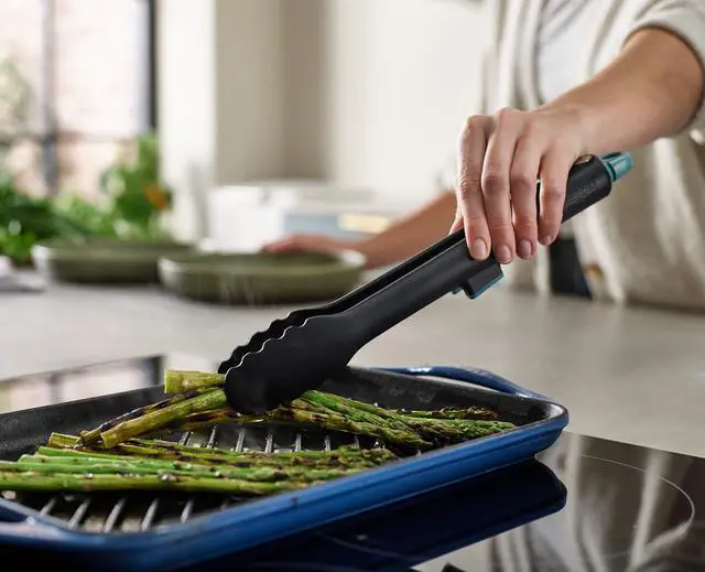 Alt view image 3 of 3 - Duo Lockable Tongs Hygienic with Integrated Tool Rest & Non-Slip Feet, Suitable for Non-Stick Cookware, Heat-Resistant, BPA Free