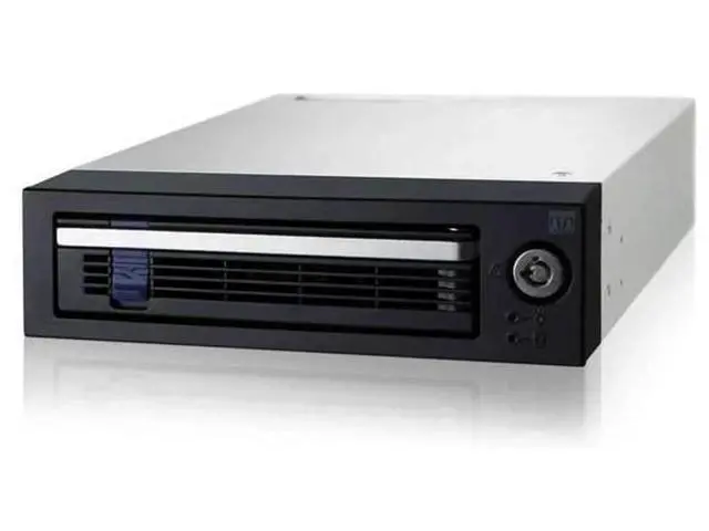 Alt view image 3 of 4 - wusu MB876SK-B Aluminum 3.5" SATA I, II & III Hard Drive Mobile Rack Enclosure