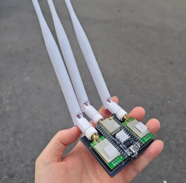 Alt view image 4 of 5 - ESP32 + NRF24L01 PA LNA 2.4G Wireless Module with Enhanced Antenna
