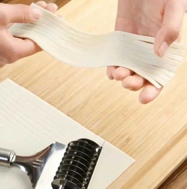 Alt view image 2 of 5 - Manual slicer - Home use noodle slicing meat sandwich cutter - Special slicing tool for layered pancakes - Noodle cutting knife--2pc