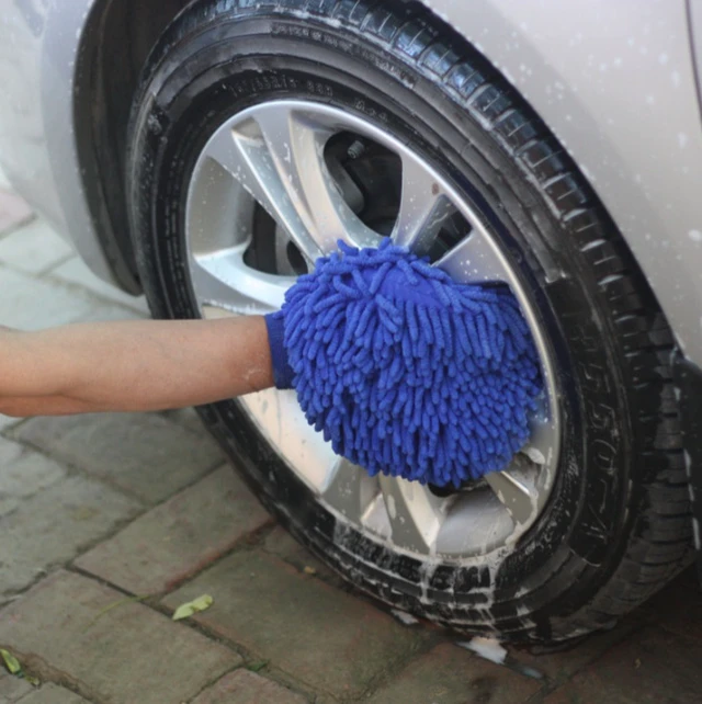 Alt view image 2 of 6 - Five-finger Snowyarn gloves are soft and won't damage the car paint. They are wash car tools featuring double-sided Snowyarn fabric and single-sided car polishing gloves. The factory is located here.