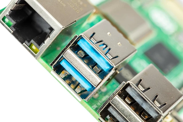 Alt view image 3 of 5 - Raspberry Pi 5 8GB
Modelo SC1112, procesador Cortex A76 de brazo de cuatro núcleos de 64 bits, 2.4 GHz, GPU VideoCore VII de 800 MHz