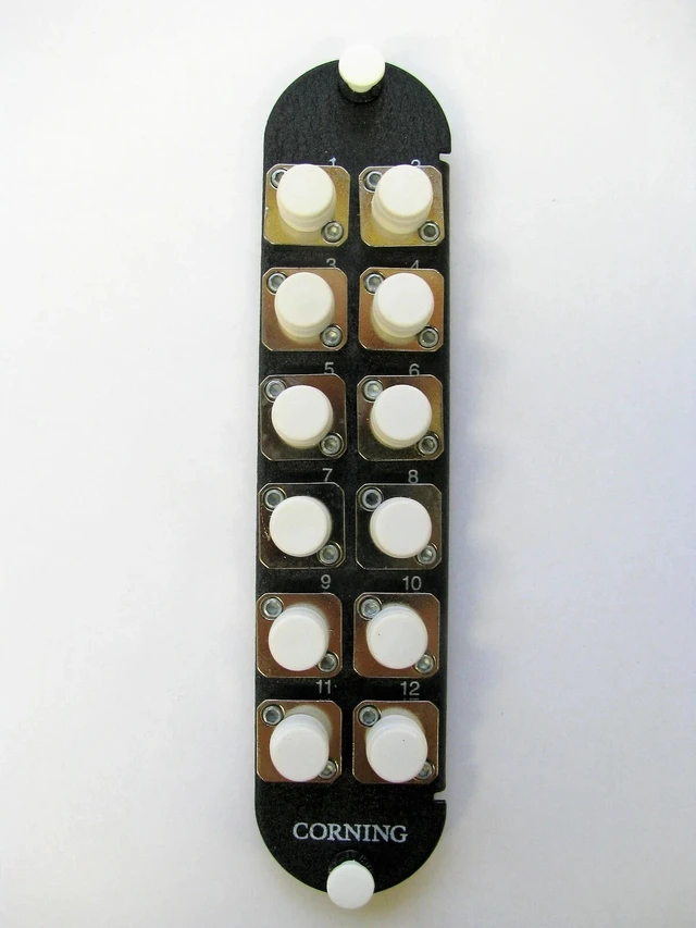 Alt view image 3 of 5 - Corning CCH-CP12-21 Panel 12 FC Singlemode/SM, Simplex, 12 Fiber OS2