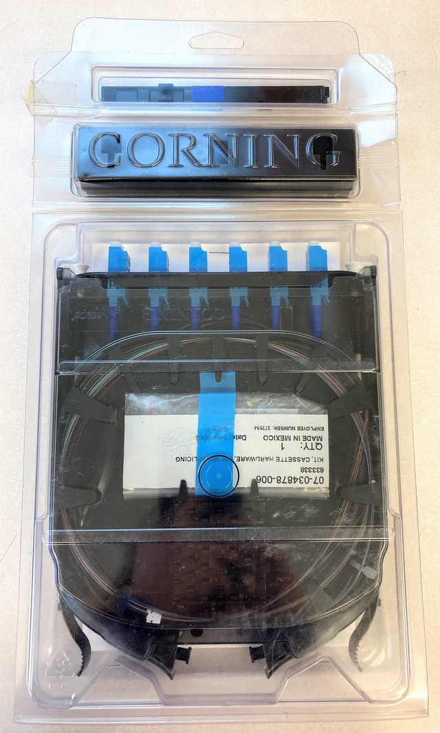 Alt view image 3 of 3 - Corning CCH-CS12-A9-P00RE CCH 12-Fiber LC UPC Duplex OS2 Pigtailed Splice Cassette
