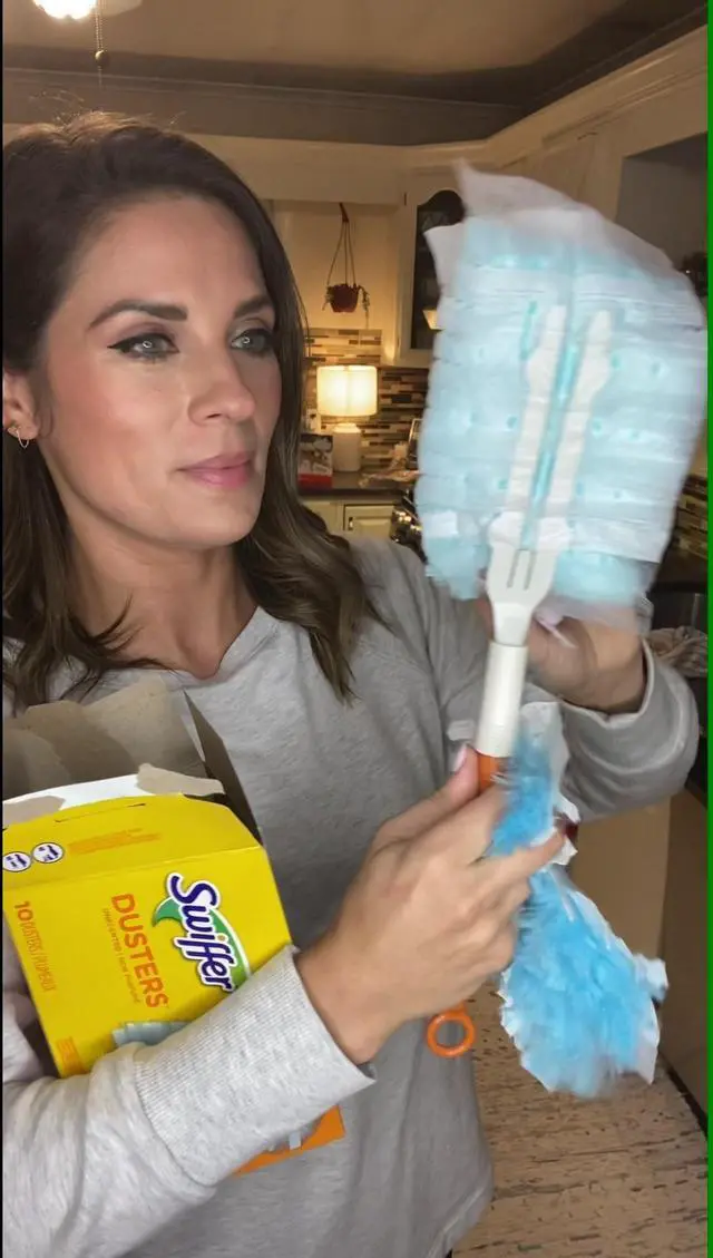 Alt view image 4 of 7 - Flexible Duster Handle with Disposable Duster pad, Compatible with Swiffer Duster Refills.