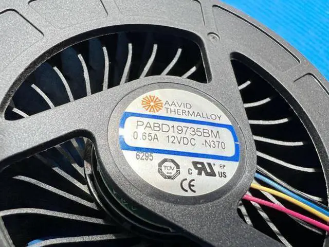 Alt view image 2 of 5 - Cpu cooling fan for MSI Titan GT73VR 6RE MS-17A1 17.3 inches e332100030