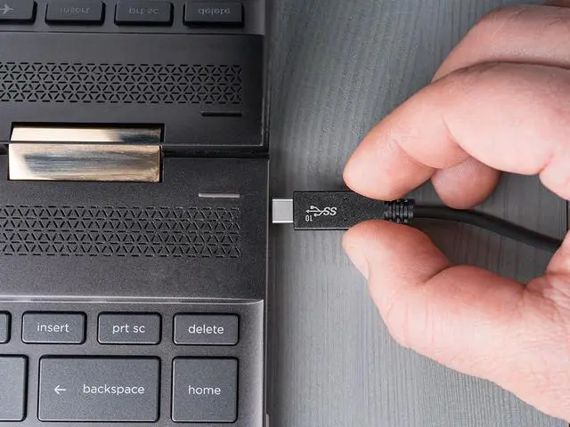 Alt view image 6 of 6 - Select Series 3.1 USB-C to USB-A
