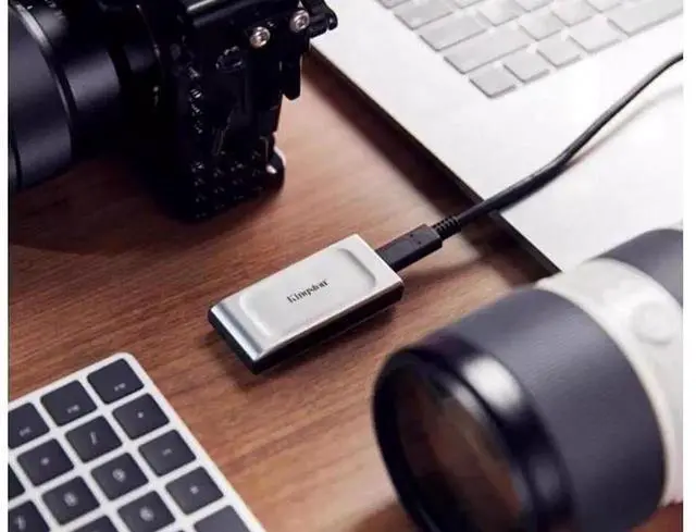 Alt view image 3 of 6 - XS2000 2TB mobile SSD Type-C high-speed USB3.2 portable compact