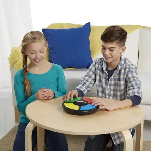 Alt view image 7 of 7 - Simon Electronic Memory Game