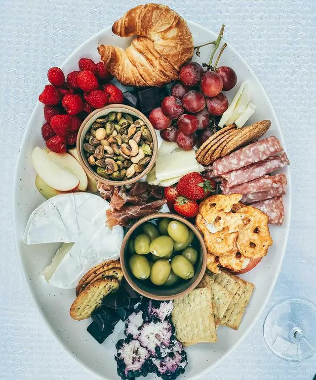 Alt view image 5 of 7 - Ceramic Large Serving Bowls- Set of 2 Oval Platters for Entertaining. Modern Kitchen Dishes for Dinner, Fruit, Salad, Turkey, etc. Oven, Dishwasher Safe, 110/80 oz, 16" / 14.6" - Vanilla White