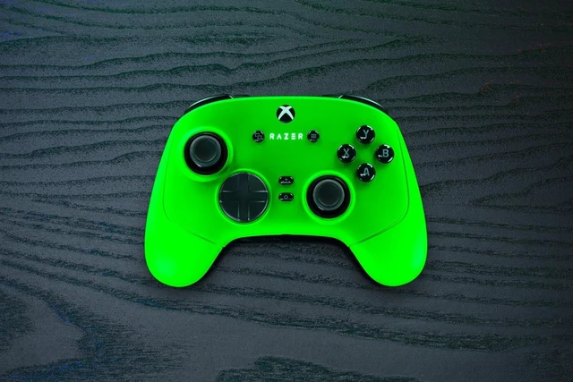 Main image of Razer Wolverine V3 Pro Wireless Gaming Controller for Xbox and PC - Esports Green Edition