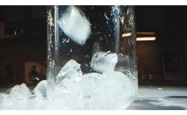Main image of EUHOMY Ice Maker Countertop with Carry Handle, 9 Cubes Ready in 6 Mins, 26.5lbs/24H, Self-Cleaning, 2 Sizes of Bullet Ice with Basket and Scoop, Portable Ice Maker Machine for Home, Kitchen, Office