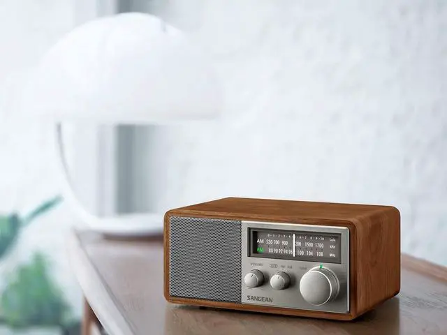 Alt view image 5 of 6 - SG-116 AM/FM Analog Wooden Cabinet Receiver, Walnut-Silver
