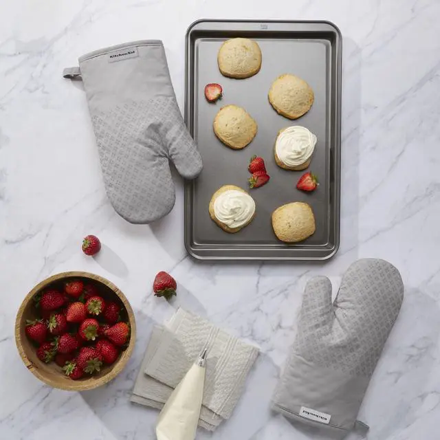 Alt view image 2 of 6 - Asteroid Oven Mitt Set, 7"x12.5", Grey, 2 Piece
