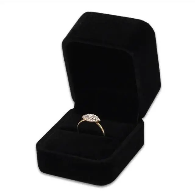 Main image of Niche-Finds Black Velvet Ring Box Luxury Soft Velvet Jewelry Gift Box for Engagement, Wedding, Proposal & Storage (2.5 Square)