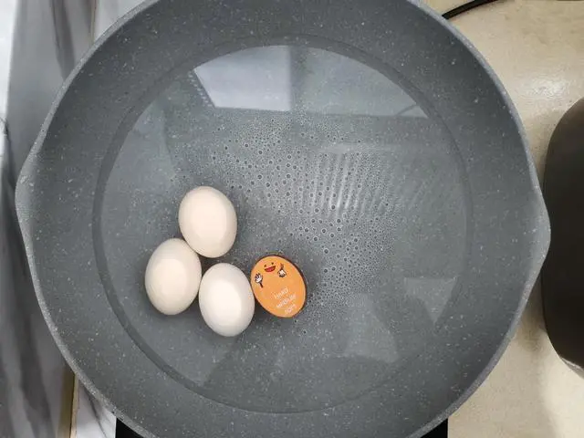 Alt view image 3 of 4 - Egg Timer for Perfectly Boiled Eggs - Color Changing Indicator for Soft to Hard Boiled Eggs-2 Pieces