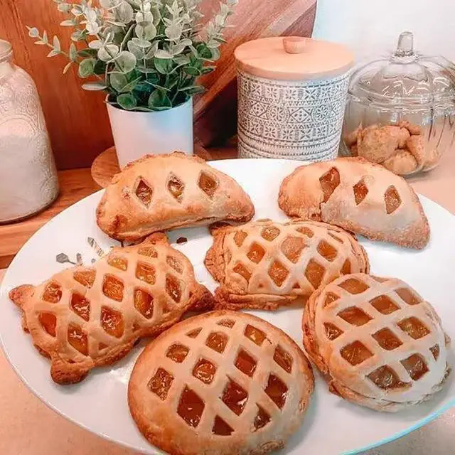 Alt view image 3 of 3 - 3PCS Dough Presser Pocket Pie Molds, Party Potluck Hand Pie Molds, Apple, Pumpkin And Acorn Shapes (classic model)