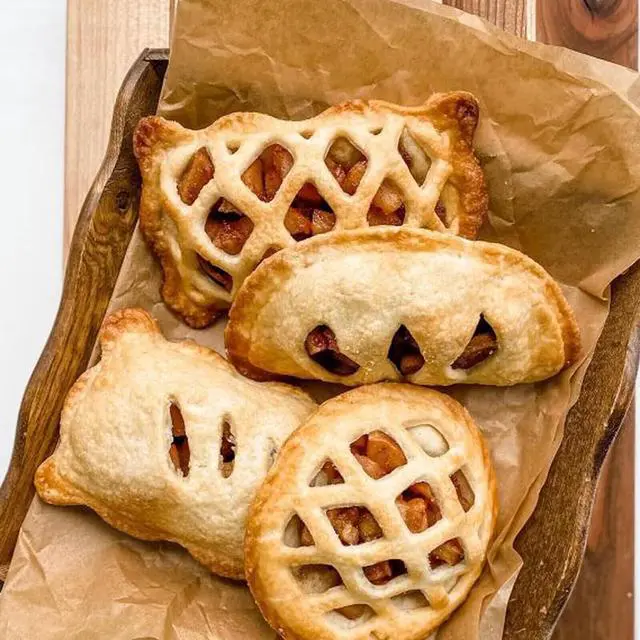 Alt view image 2 of 3 - 3PCS Dough Presser Pocket Pie Molds, Party Potluck Hand Pie Molds, Apple, Pumpkin And Acorn Shapes (classic model)