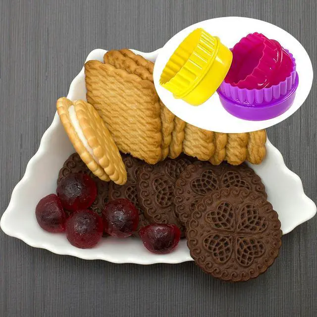 Alt view image 3 of 7 - Cookie Biscuit Cutter Set, Two Side Cookie Cutters Plastic Set Multi-size Cake Fruit Vegetable Shapes Cutter Random color (Round Shaped, 6 Pack)