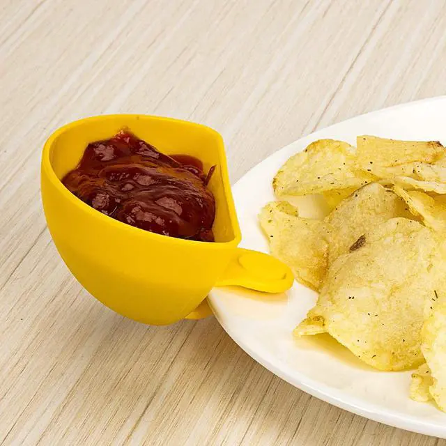 Alt view image 4 of 7 - Dip Clip for Bowls Plates 4PCS Plastic Dip Clip Bowl Plate Holder Chip and Dip Serving Set Sauce Holder for Spice Tomato Sauce Salt Veggie Vinegar Ketchup Chips (4 Colors)