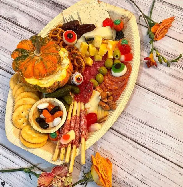 Alt view image 3 of 7 - Disposable Palm Leaf 13" x 9" Trays (10 pieces) Bamboo Like Serving Platters, Disposable Boards, Eco-Friendly Dinnerware For Weddings, Catering, Events