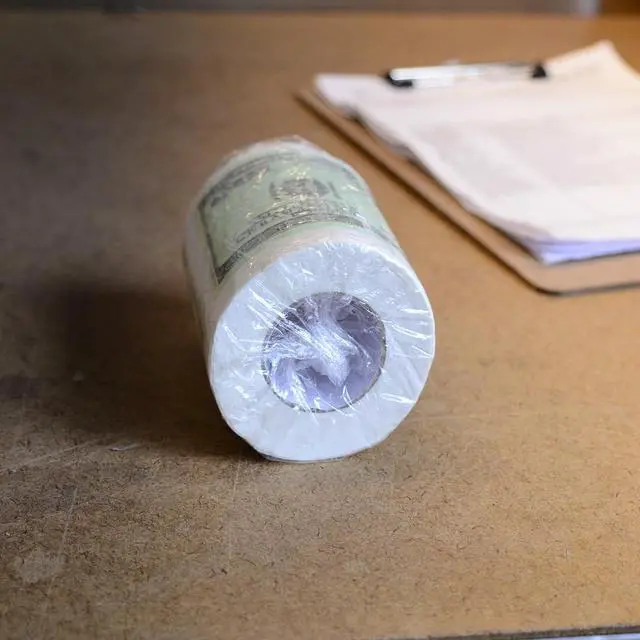 Alt view image 7 of 7 - Gurus 100 One Hundred Dollar Bill Roll of Toilet Paper