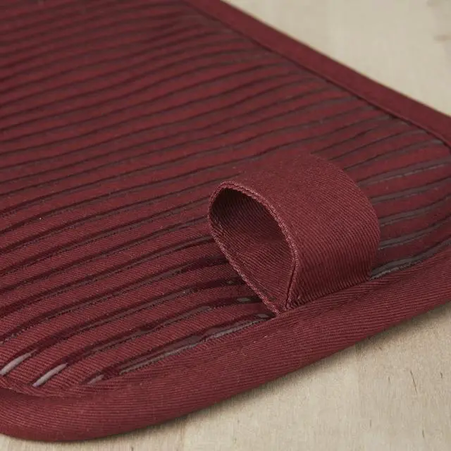 Alt view image 3 of 7 - Beacon Two-Tone Non-Slip Pot Holder Set, Passion Red/Bordeaux, 7"x10", 2 Piece
