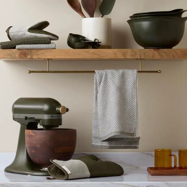 Alt view image 5 of 7 - Evergreen Design Series Herringbone Ribbed Soft Silicone Oven Mitts 2-Pack Set, Heat Resistant up to 500°F, Flexible & Waterproof, Deep Forest Green, 7"x14"