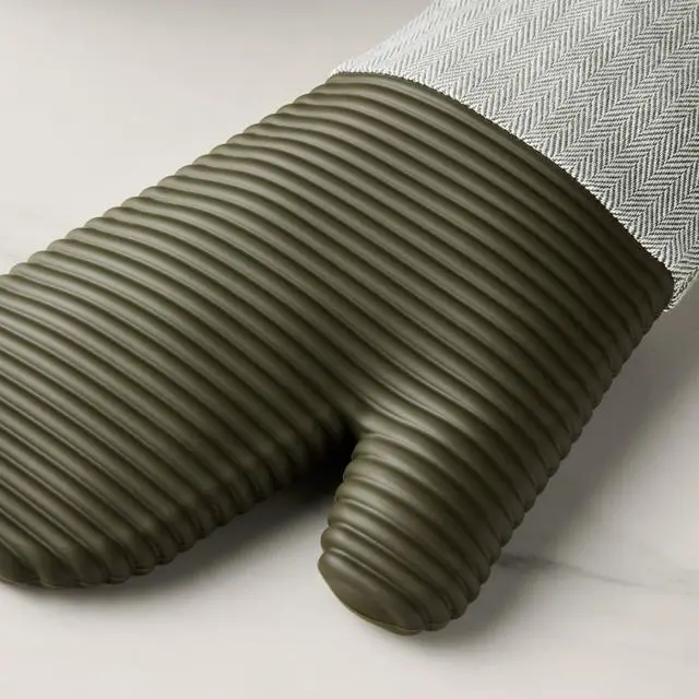 Alt view image 6 of 7 - Evergreen Design Series Herringbone Ribbed Soft Silicone Oven Mitts 2-Pack Set, Heat Resistant up to 500°F, Flexible & Waterproof, Deep Forest Green, 7"x14"