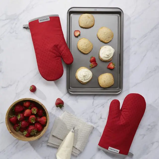 Alt view image 2 of 6 - Asteroid Oven Mitt Set, 7"x12.5", Fire Red, 2 Piece