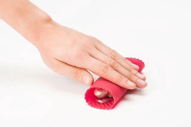Alt view image 3 of 7 - Garlic Peeler - Silicone Garlic Peeler Tube Roller for Easy Garlic Skin Removal - Dishwasher Safe - Perfect for Gift & Essential Kitchen Gadgets - Red