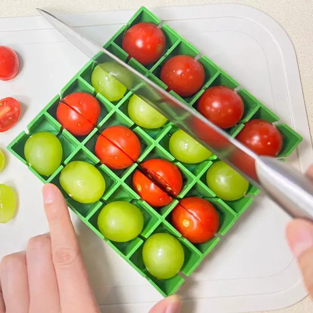 Main image of Grapes Cherry Tomatoes Cutter Slicer Half or Quarter Cutting 16Pcs at a Time, Food Grade Material, Dishwasher Safe, Fruit Container Holder Cutter for Salad Kids Baby Toddlers' Snacks