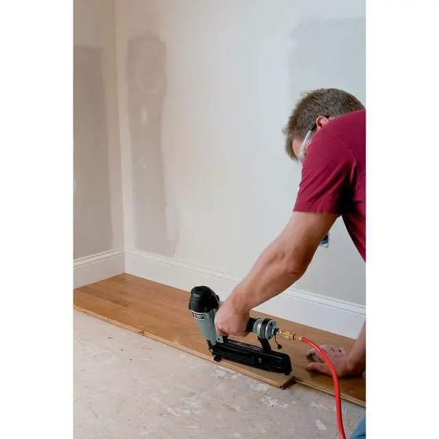 Alt view image 4 of 6 - FN250C 16-Gauge 2 1/2 in. Straight Finish Nailer Kit