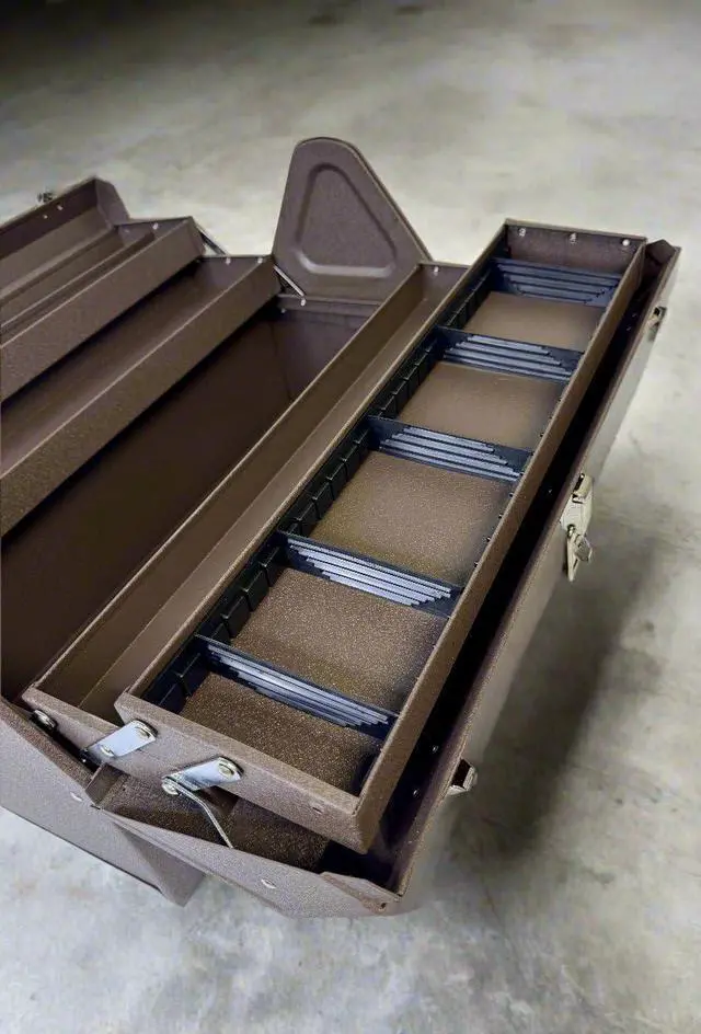 Alt view image 4 of 6 - Industrial 22-Inch Cantilever Steel Toolbox, Brown Winkle Powder Coat, BW00210220