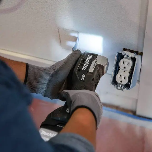 Alt view image 6 of 6 - XMT04ZB 18V LXT® Lithium-Ion Sub-Compact Brushless Cordless StarlockMax® Multi-Tool, Tool Only | StarlockMax® Multi-Tool, Tool Only