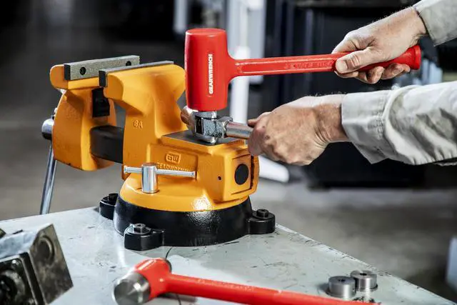 Alt view image 4 of 5 - 6" Mechanic's Bench Vise with Anvil | GWBVA6