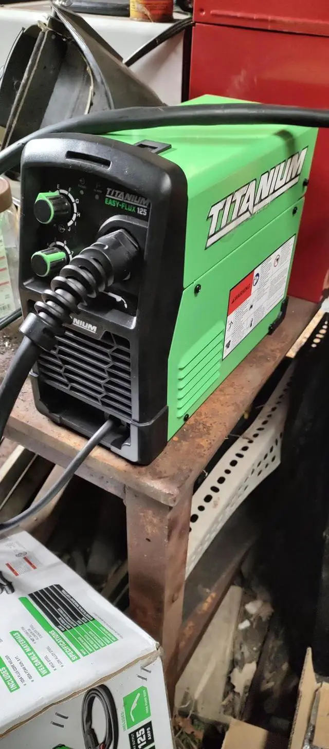Alt view image 2 of 6 - Easy-Flux 125 Amp Welder Green