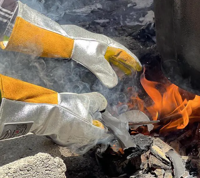 Alt view image 5 of 7 - Kevlar Aluminized Heat Resistant Welding Glove/Large/1472°F Fire GlovesKevlar GlovesHigh Heat Foundry glove