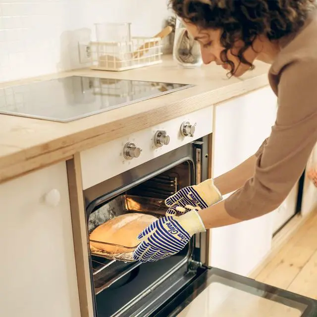 Alt view image 2 of 7 - Oven Gloves, Heat Resistant 540 Degrees Grilling Gloves, Hot Surface Handler Non-Slip Silicone Oven Mitts with Fingers, BBQ Gloves for Cooking/Kitchen/Baking, Pack of 2
