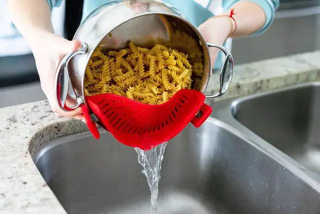 Alt view image 2 of 7 - Clip On Pasta Strainer Silicone Universal Fit for all Pots and Bowls Snap On Drainer for Meat, Vegetables, Fruit Colander for Kitchen Easily Drain Food Space Saving
