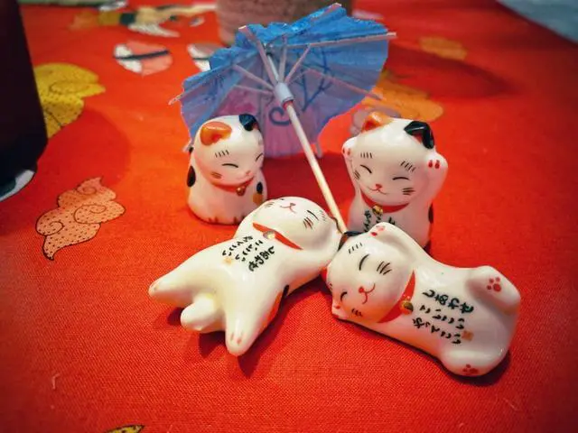 Alt view image 4 of 7 - "5PCS Cute Ceramic Lucky Cat Chopsticks Rest Rack Stand Holder for Chopsticks, Forks, Spoons, Knives, Paint Brushes"