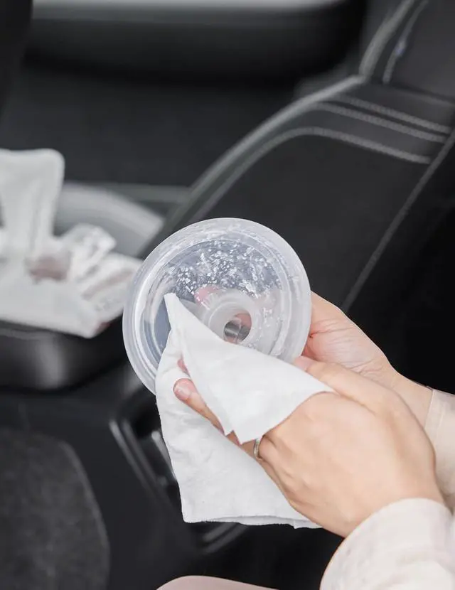 Alt view image 3 of 7 - Natural Breast Pump Wipes for Parts Cleaning On-The-go, 30 Count, Flash Clean & Resealable