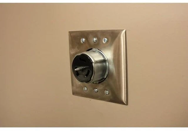 Alt view image 4 of 4 - Hubbell CS8369 Locking Receptacle, 50 amp, 3 Phase 250V, 3 Pole 4 Wire