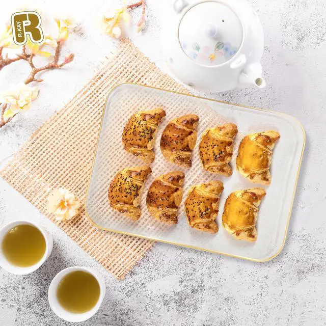 Alt view image 3 of 6 - 6 Pack Plastic Serving Trays for Party - 8 x 11 Disposable Serving Tray - Heavy Duty Gold Dessert Trays (Clear)