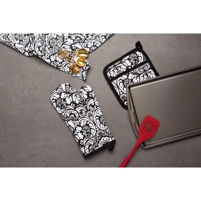Alt view image 4 of 6 - Quilted Kitchen Oven Mitt & Potholder Set, Hanging Loop for Convenient Storage, OM 6.5x12/PH 8x8.5, Black Damask Print, 2 Piece