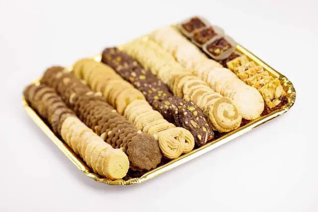 Alt view image 4 of 5 - Gold Cookie Tray Gold Cake Trays Gold Rectangle Dessert Trays Gold Disposable Serving Trays for Parties and Gold Trays for Dessert Table (Pack of 12)