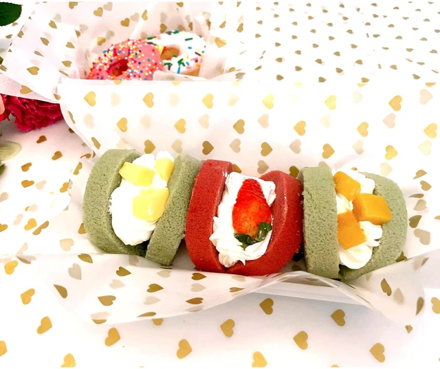 Alt view image 2 of 6 - Gold Heart Wax Food Greaseproof Deli Paper Liners Wrapping Tissue for Plastic Food Basket 25 * 22cm (9.8 * 8.6inch)